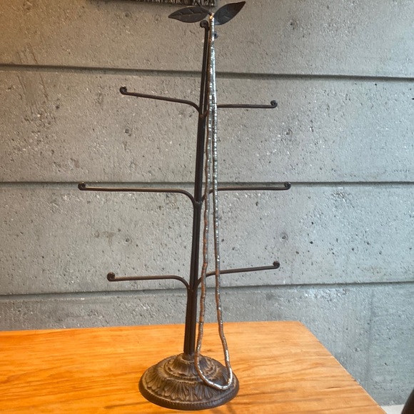 Beautiful long pliable necklace - Picture 5 of 8